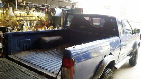 3. Alte Ladefläche Wanne raus.jpg