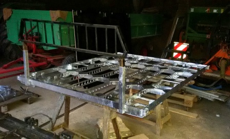 35. Grundrahmen nach verzinken.jpg