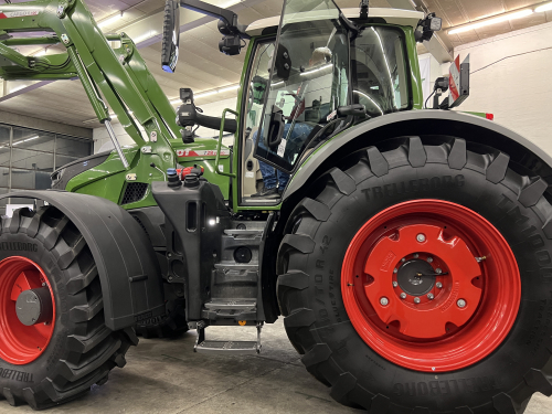Fendt 728.jpg