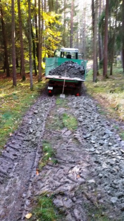 Anhänger hinten kompr 1.jpg