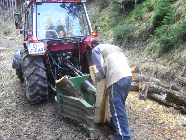 Holz Spalten (3).JPG