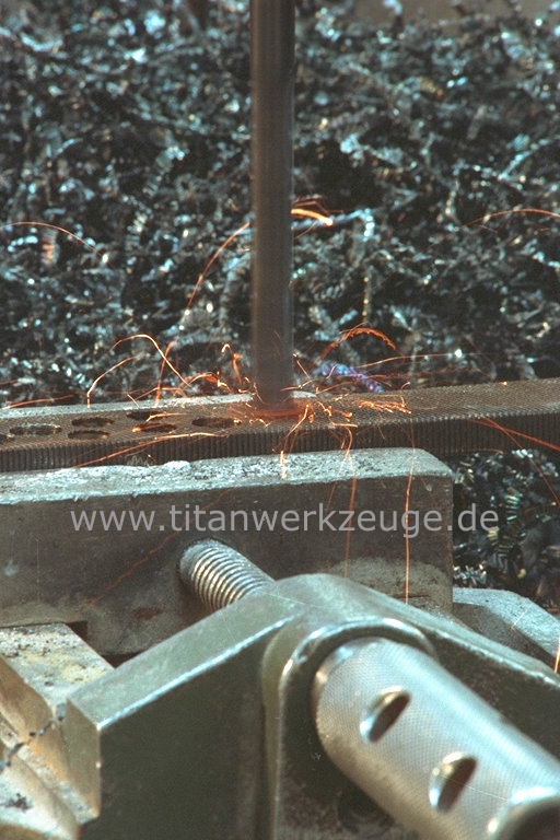 Feile mit Funken.jpg