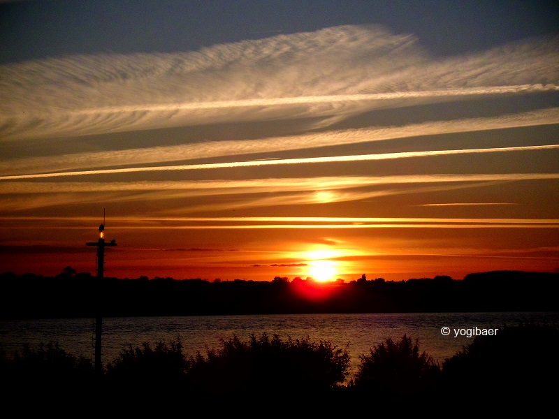 Sonnenuntergang Weser.jpg