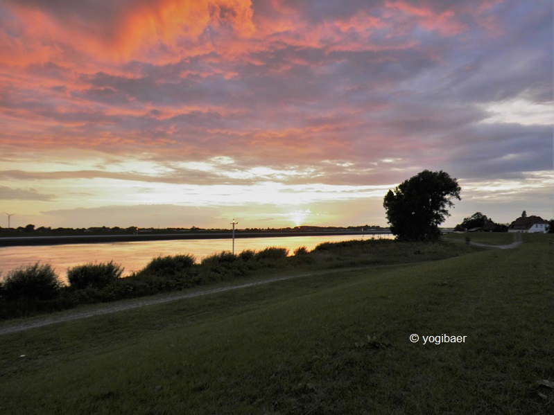 Sonnenuntergang Weser 2.jpg