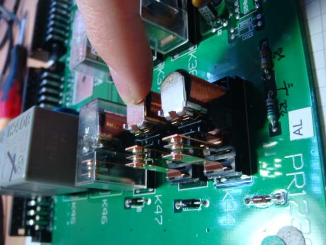 Detail Relais ohne Schutzkappe manueller Test.JPG