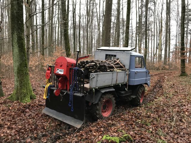 Unimog mit Seilwinde.jpg