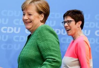 Merkel und AKK.jpg