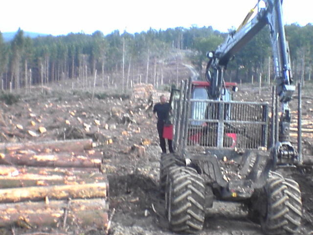 mein bruder mit valmet 840.3 bei mir im sauerland.JPG