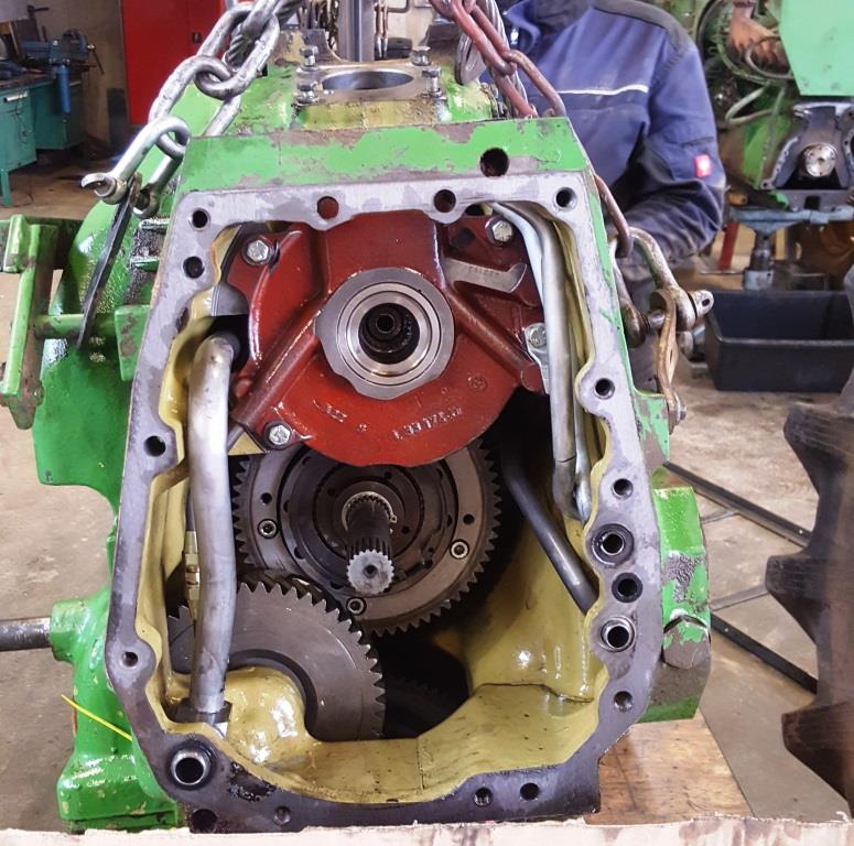 Getriebe offen von hinten kompr.jpg