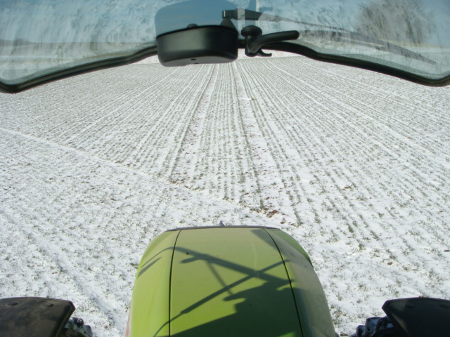 1. Schneegabe auf gefrorenem Boden.JPG