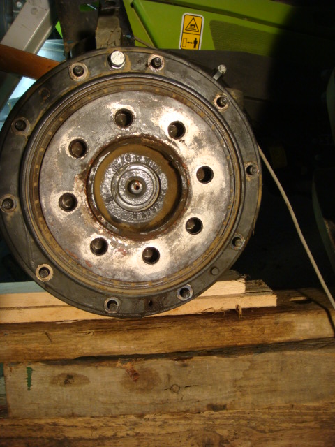 Claas Atos 330 Lenkachse rechts Seitenansicht.JPG