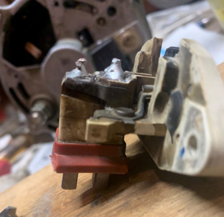 Bosch Regler Lichtmaschine mit neuen Kohlen.JPG