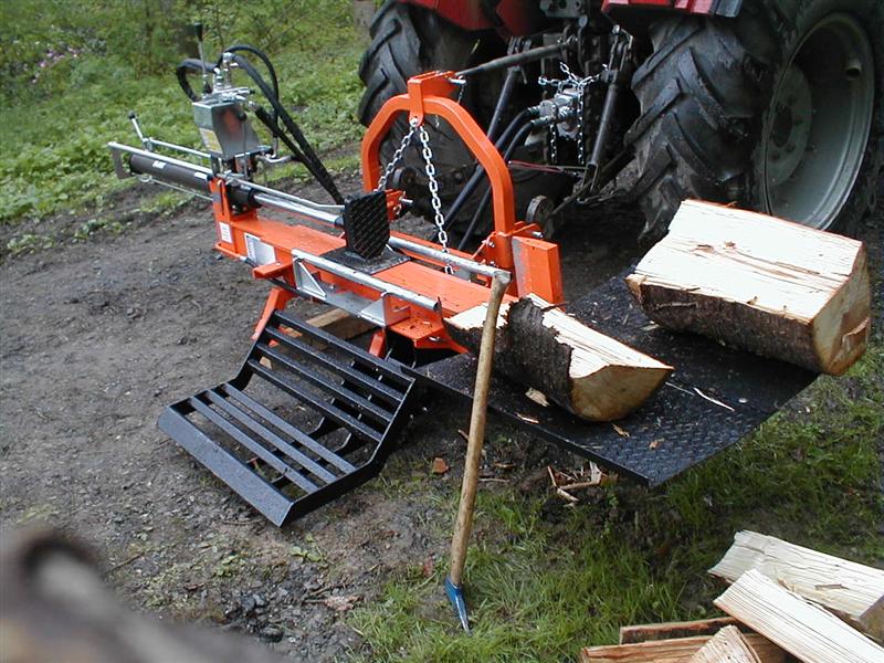 Husqvarna Farmer 13 t liegend mit Zapfw.antrieb.jpg