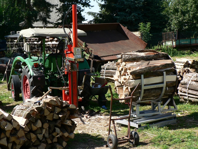 Herkules 14 Tonnen Spalter.JPG