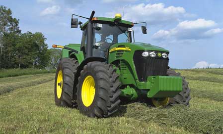 JD 8030 beim Pressen, Bild 001.jpg