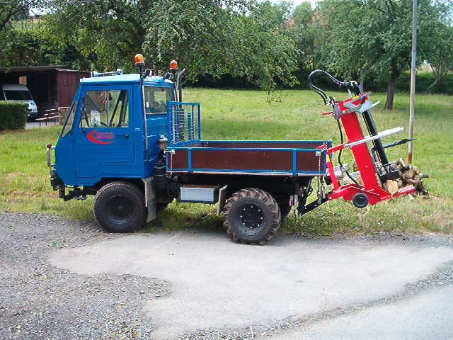 Multicar Holzspalter 001.jpg