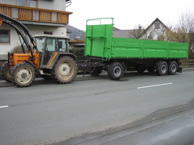 Renault mit Dreiachser_800x600.JPG