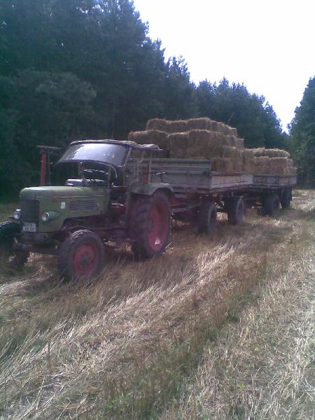 Fendt Farmer 3S bei Heuernte.jpg