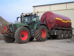 -Fendt mit Krampe Tridem 01.jpg