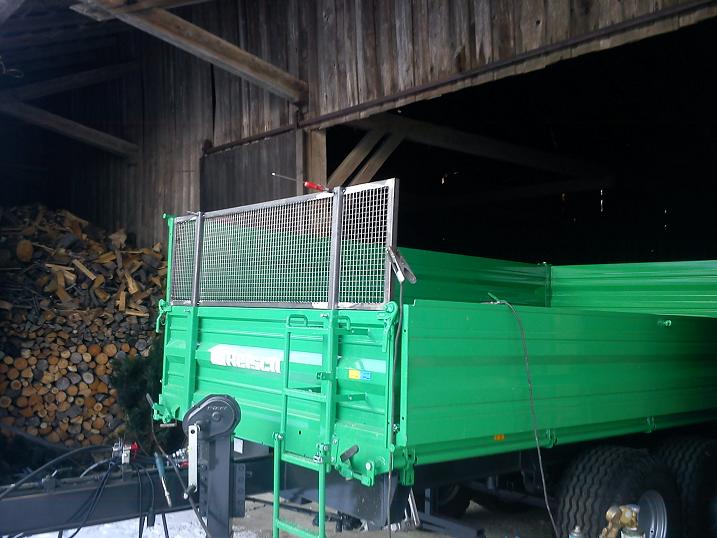 3 Anschweissen der Rungen.JPG