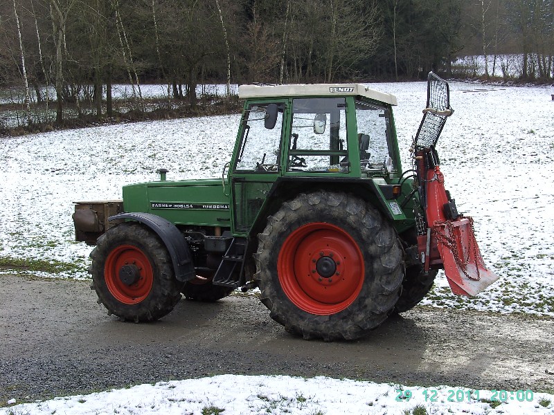 Fendt mit Seilwinde Landtreff 12 2011 019.jpg