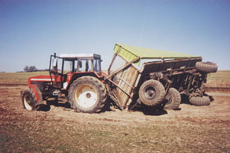 ZETOR_16245_und_umgekippter_HW80_B1.jpg