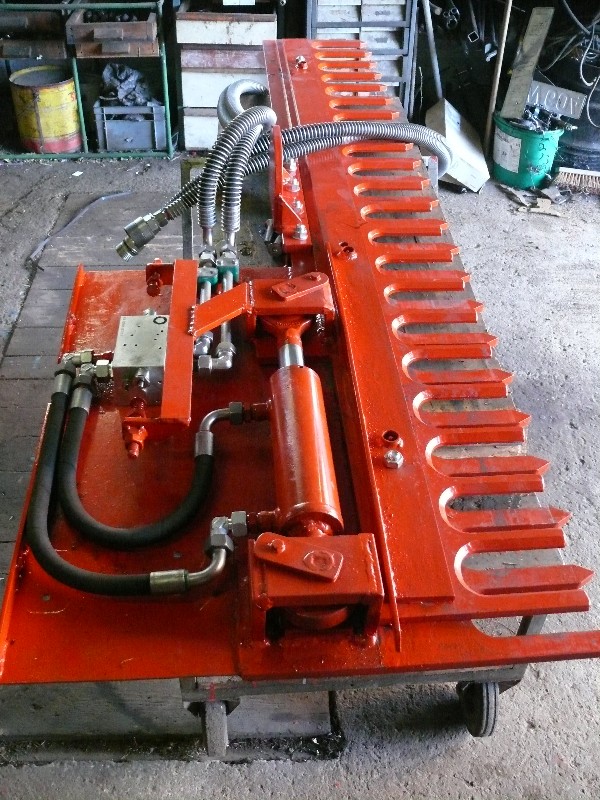 Heckenschere offen.jpg