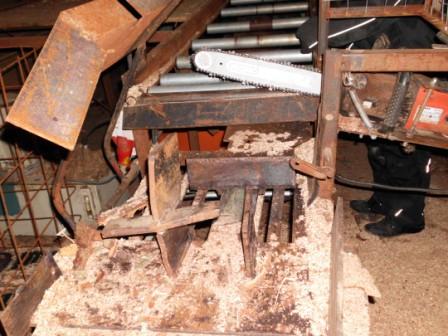 Spaltkreuz und Säge; Spalter in Funktion.jpg