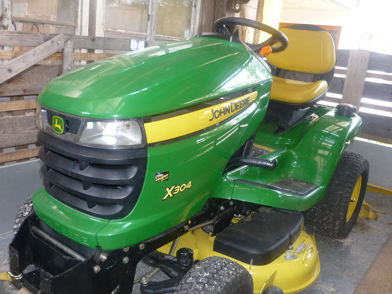 John Deere x304 2.jpg