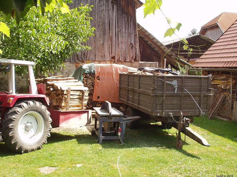 es_ist_angerichtet_zum_Brennholzsaegen_P8220005_2.JPG