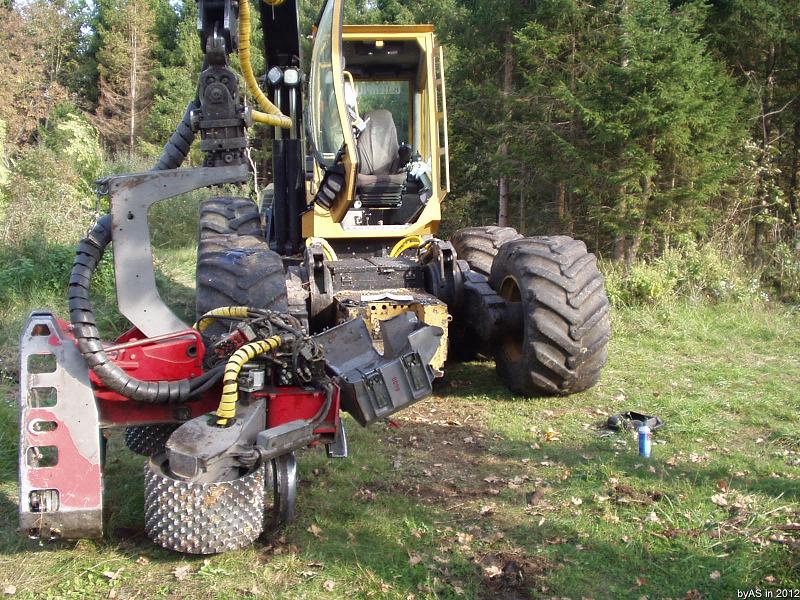 CAT_580B_mit_log_max_Harvesterkopf_PA050018_2.JPG