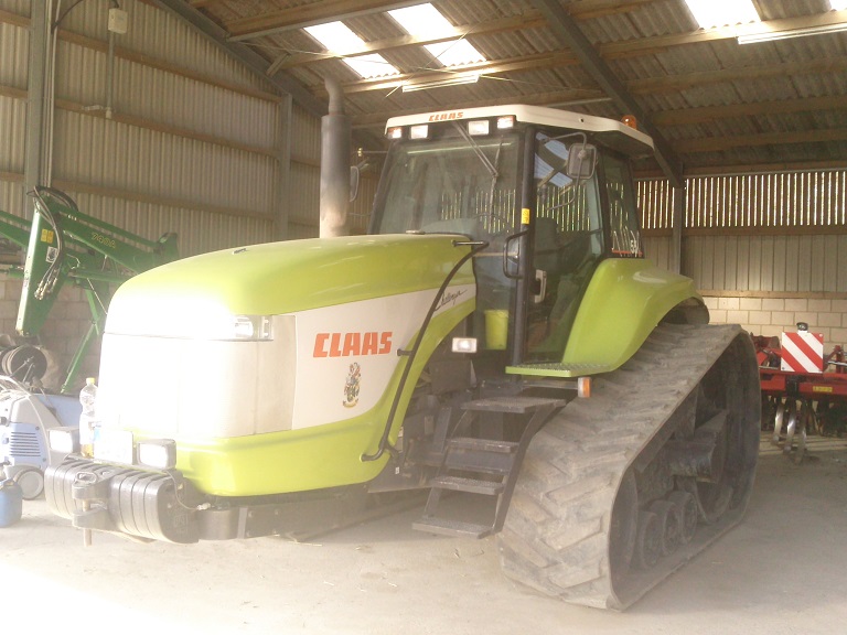 Gegrubbert wurde dann mit der Claas Challenger 55 Raupe aufm Feld Sau gut, auf der Straße ne Katastrophe.jpg