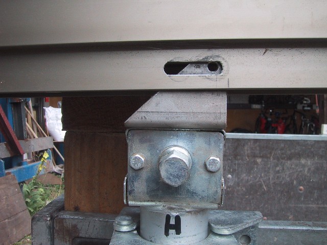 5 Langloch in Führungsschiene red.jpg