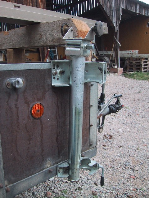 3 Kurbelstütze am Hänger red.jpg