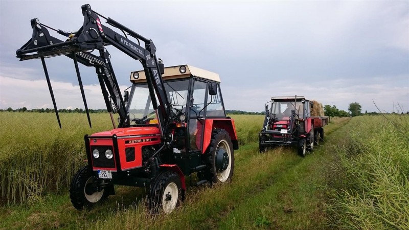 Altheu_entsorgen_2x_Zetor_5011_Zetor-ForumDE (Mittel).jpg