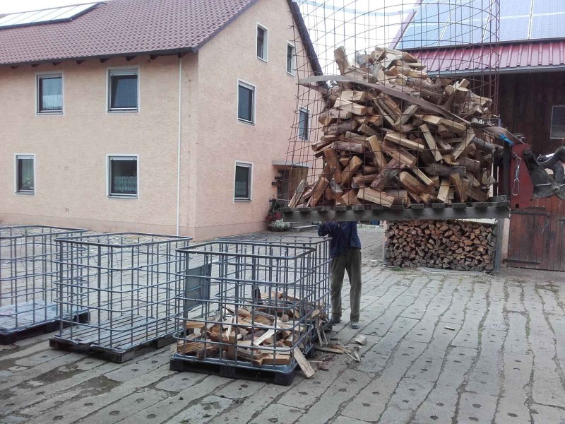 2016-10-07 Holz umfüllen 1.jpg
