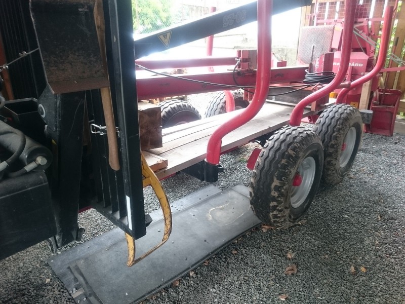 Provisorischer Holzboden.JPG