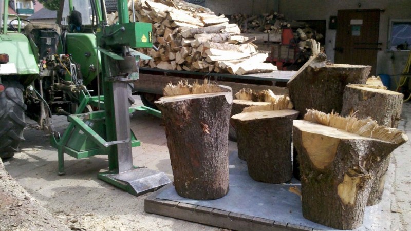 Holz spalten 2014 1.jpg