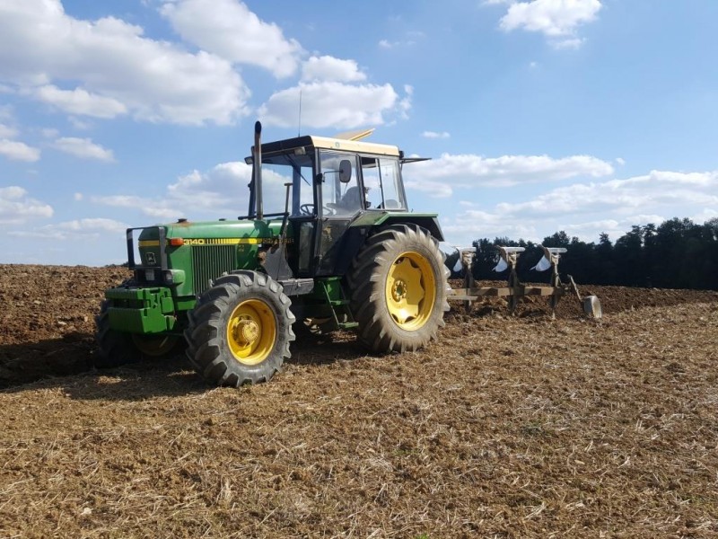 John Deere Pflug 2020 kompr..jpg