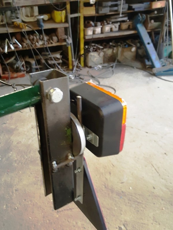 10. Lichthalterung 3 - Komp..jpg