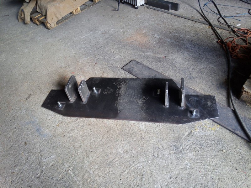 4. Deckel mit Schrauben.jpg