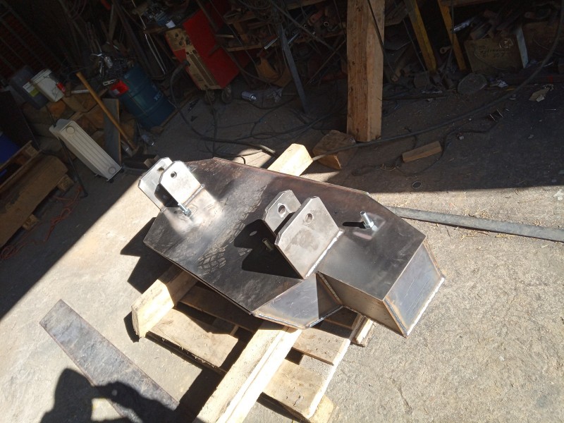 11. Deckel anprobe.jpg