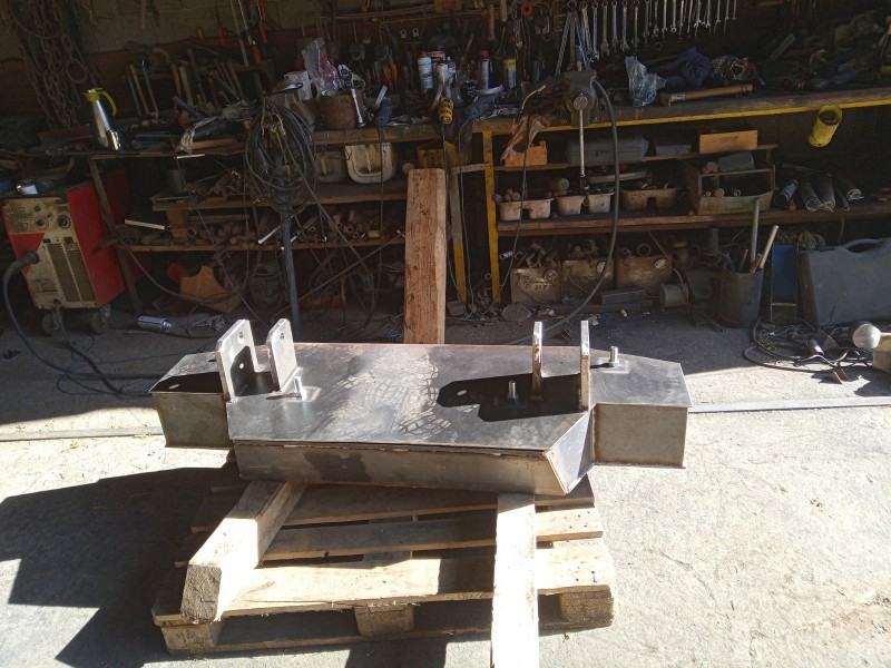 12. Deckel anprobe vorne.jpg