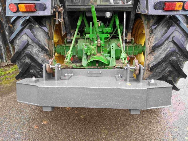 15. Schlepper hinten nah.jpg