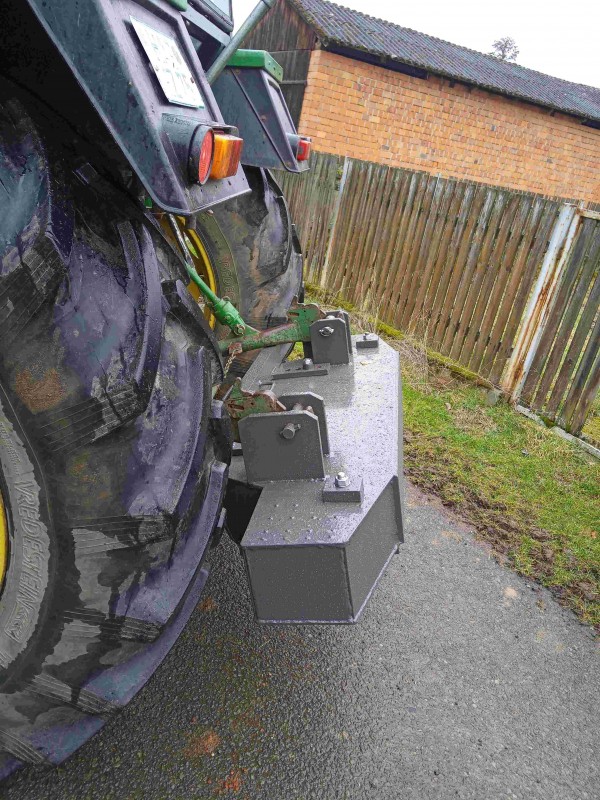 16. Schlepper Seite.jpg