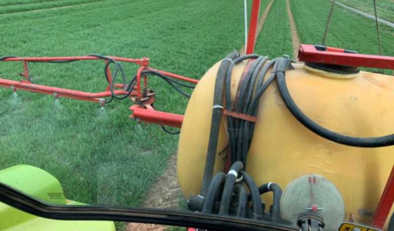 Winterweizen Elixer Randbehandlung mit Axial Komplett 10.4.21.JPG