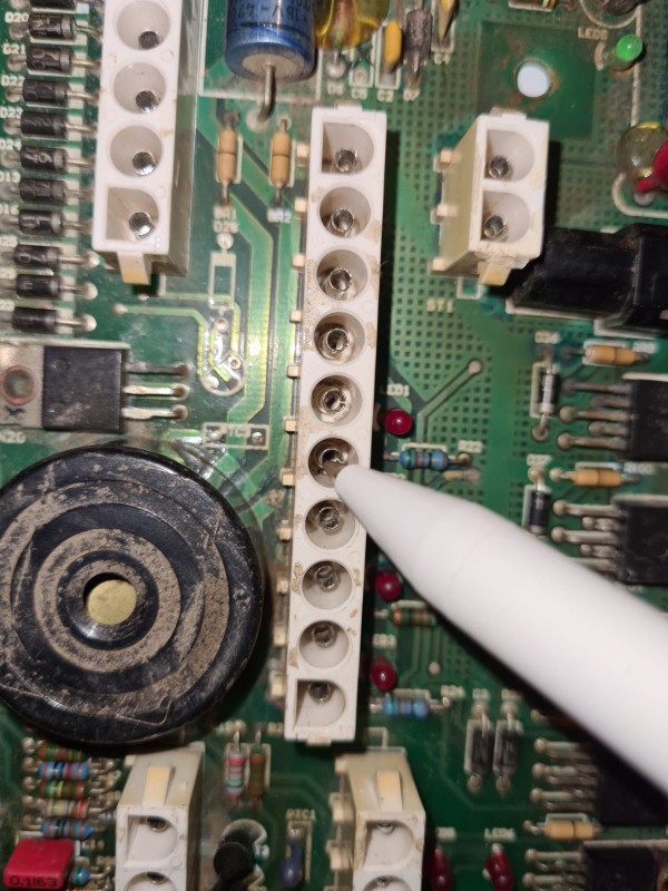 Stecker auf Platine.jpeg