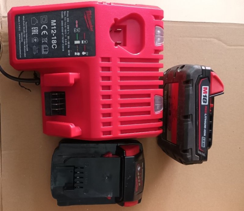 Milwaukee akku Ladegerät.JPG