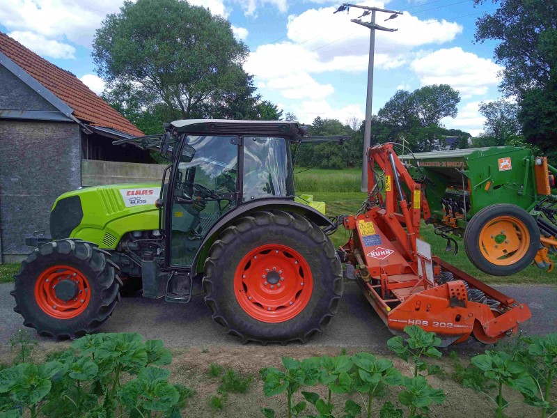 Claas Elios mit Sähkombi komp.jpg