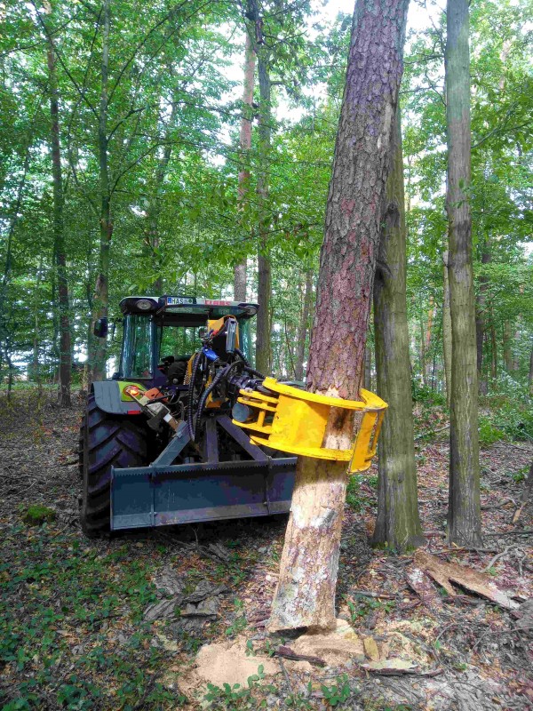 Claas mit Zange 2 20230923 Komp.jpg